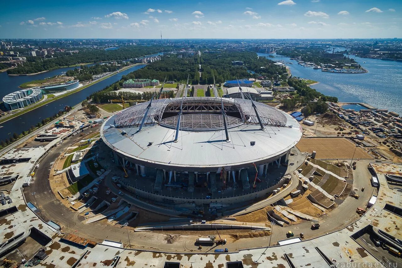 Стадион зенит сколько. Стадион Зенита на Крестовском острове. Крестовский остров Санкт-Петербург стадион.