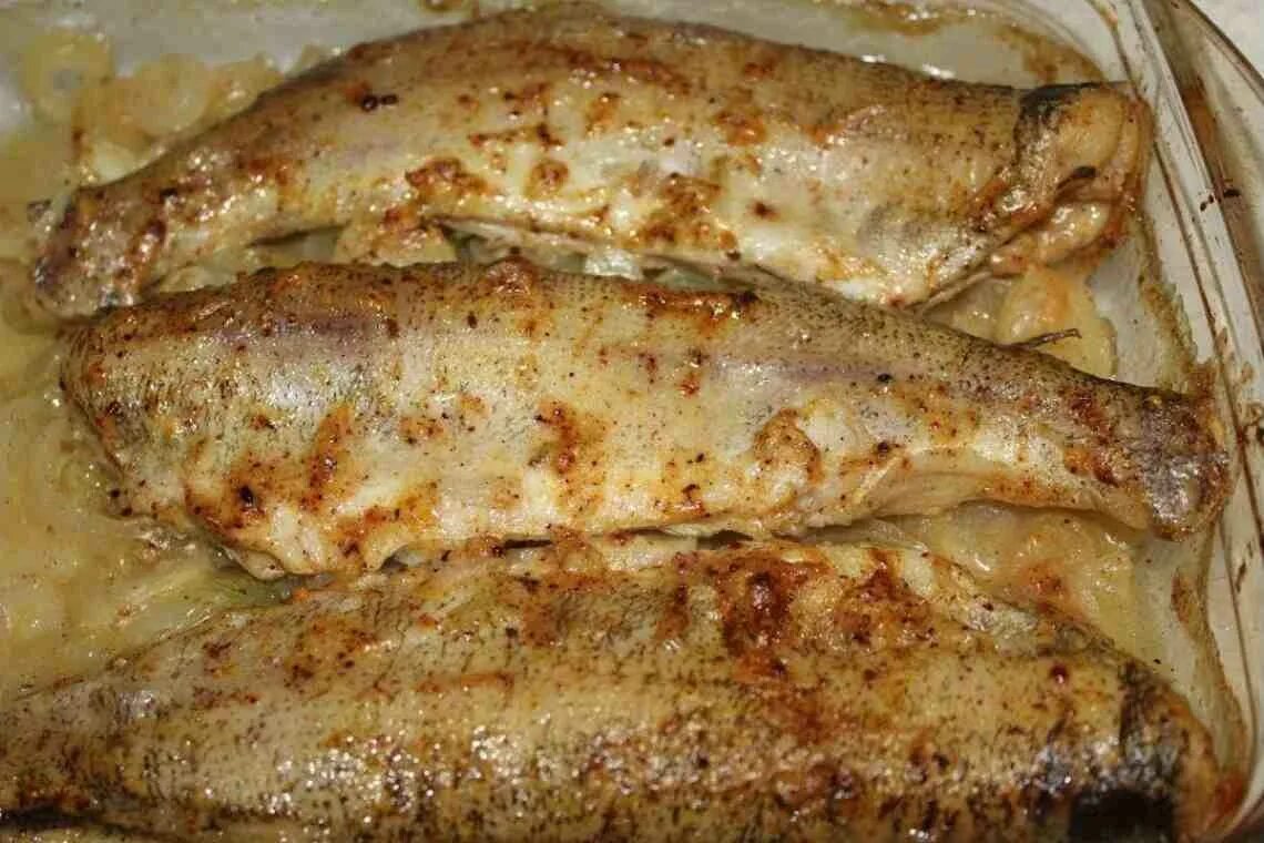 Как вкусно приготовить щуку в духовке кусочками. Щука в духовке. щука запеченная в духовке. блюда из щуки в духовке. вкусная щука запеченная в духовке.