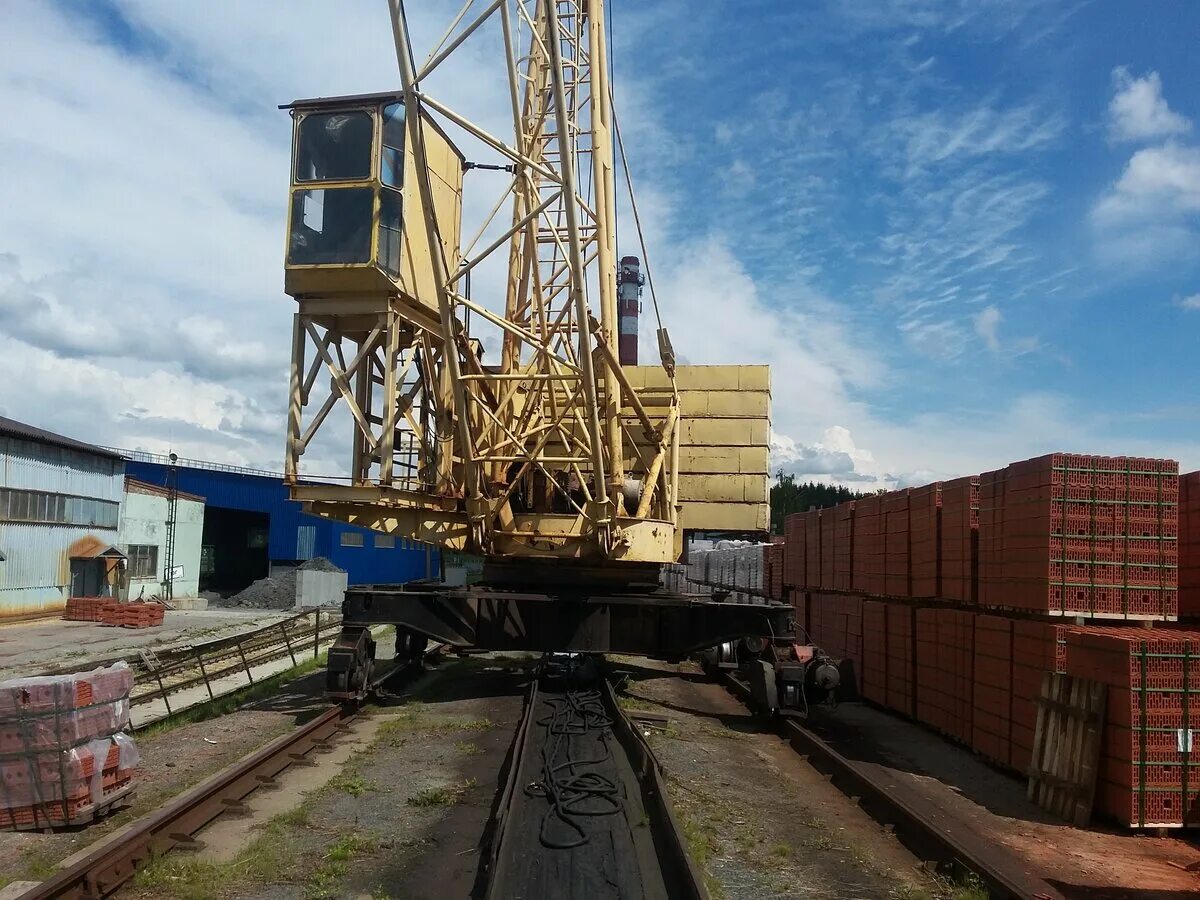 Козловой кран 40 т rmg. Кран на рельсовом ходу. Кран на рельсовом ходу кб-572. Кран на рельсовом ходу. Potain на рельсовом ходу.