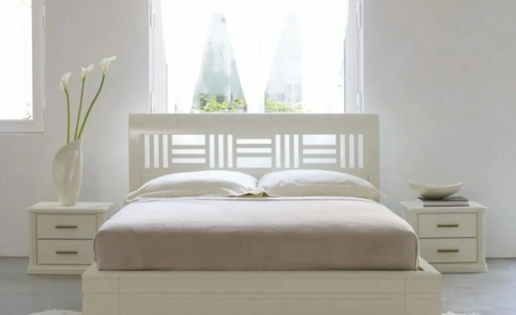 Кровать скандинавский стиль массив. Старинная кровать. Спальня с кованной кроватью. Кровать креста. Спальня в готическом стиле.