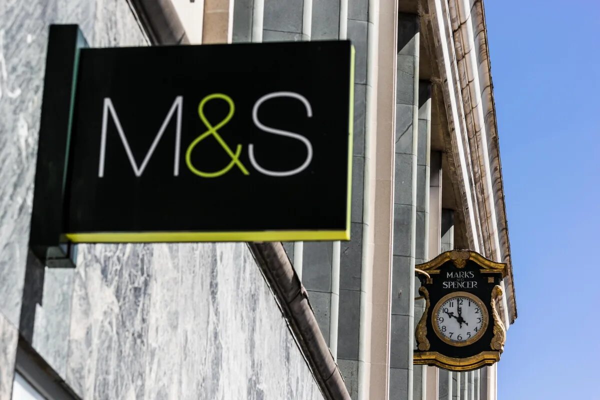 Marks & Spencer. Маркс Спенсер логотип. Marks Spencer продукты. Рекламы Marks and Spencer в Англии.