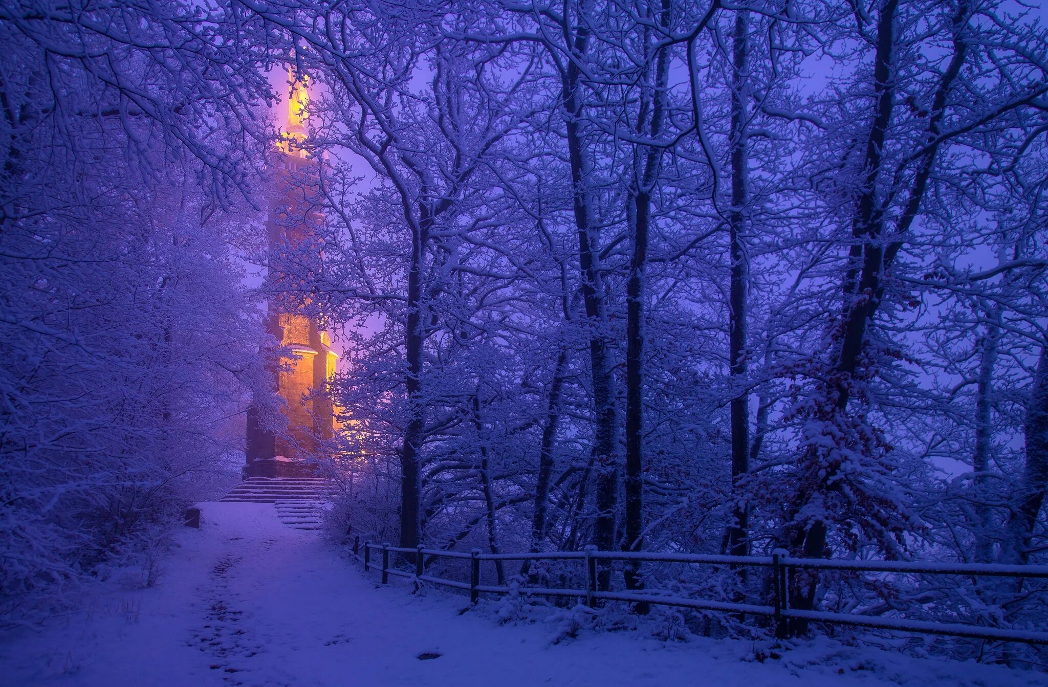 Поздним зимним вечером. Уютный вечер в городе. Поздним зимним вечером. Зимний вечер. Зимняя ночь.