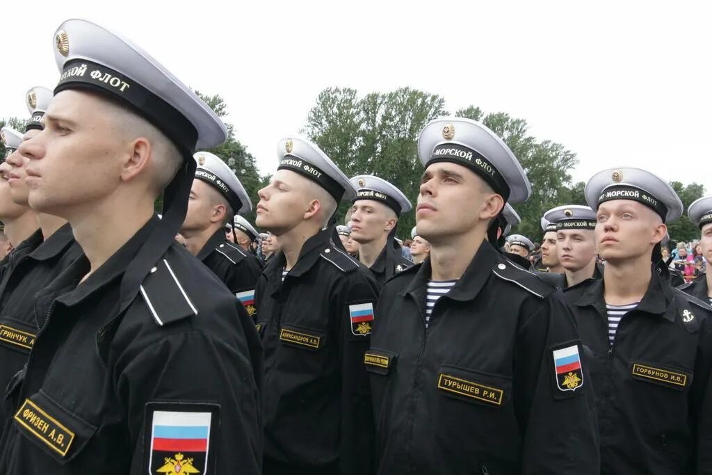 Морфлот сколько служат срочники. Форма срочника ВМФ. Парадная форма ВМФ срочника. Старший матрос ВМФ. Парадная форма контрактников ВМФ.