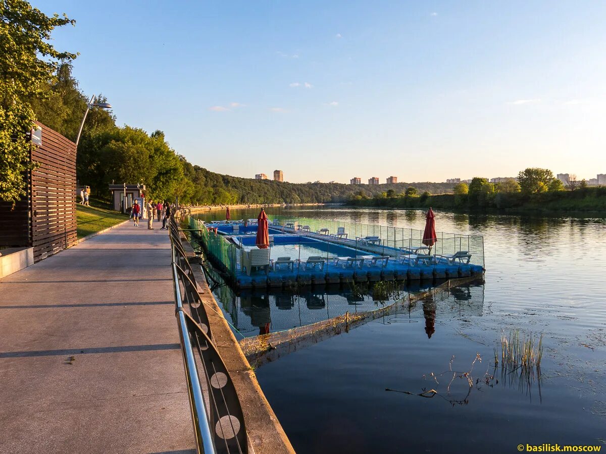 Филевский парк купить. Филевский парк набережная. Парк Филевский парк. Москва река Филевский парк. Набережная Филевского парка.