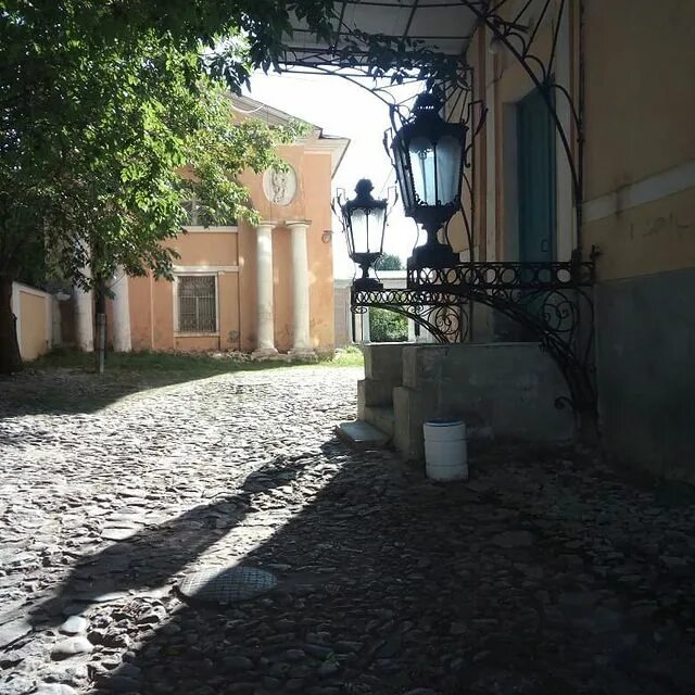 Особый двор. Владимир город дворы. Дворы санкт-петербурга. Старые дворы петербурга. Владимирский дворик.