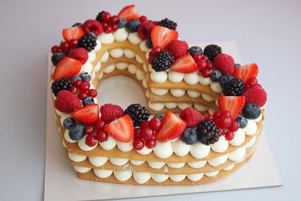 торт с медовыми коржами и кремом чиз. медовые коржи с кремом чиз. медовый торт цифра круглый. торт цифра для мужчины. торт рыжик с кремом чиз.