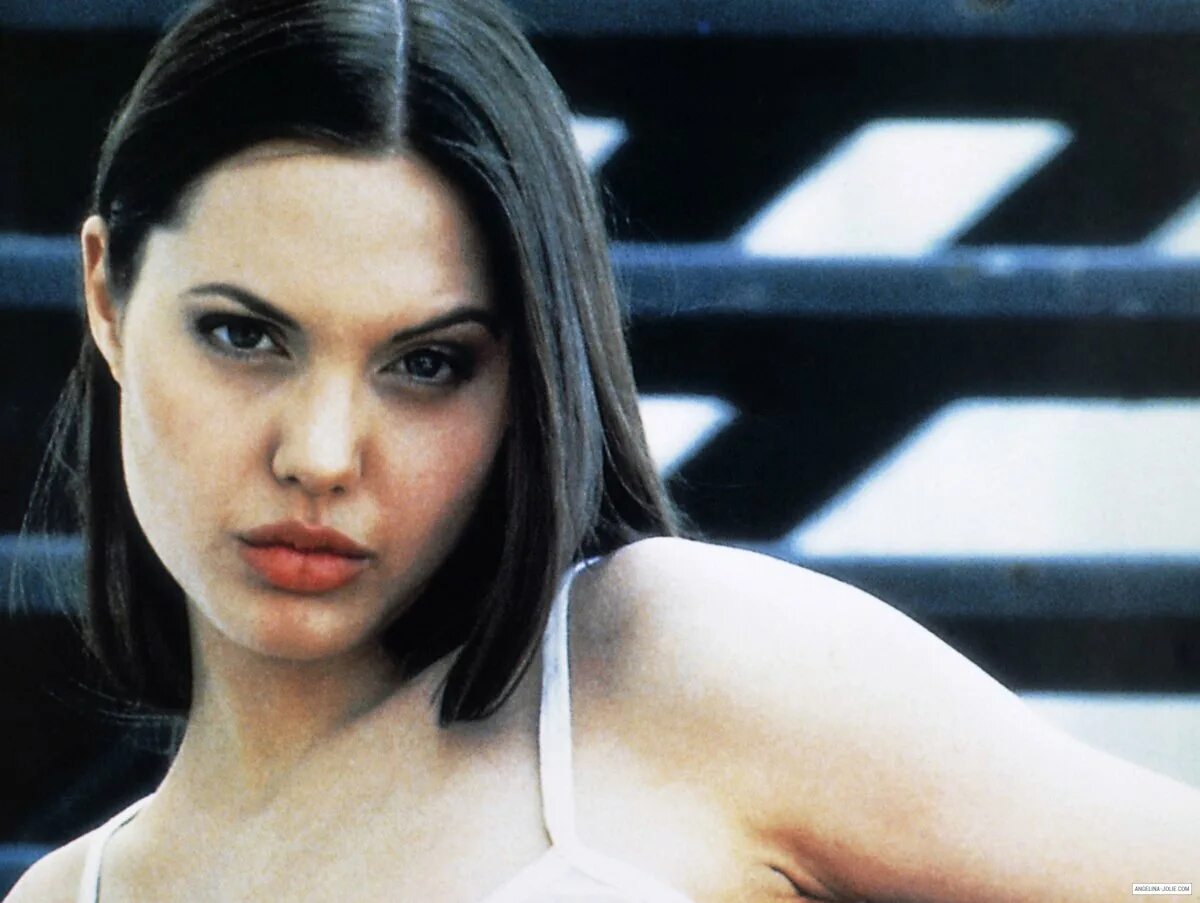 Киборг 2 1993. Анджелина Джоли 1993. Анджелина Джоли в молодости. Angelina Jolie в молодости.
