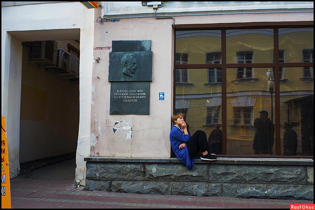 художница о. художник оксана шапкарина. роспись стен в подъезде. художник оксана шапкарина. картина я вернусь.