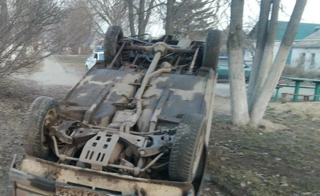 авария под лебедянью 2 января. дтп с участием ребёнка в лебедяни. разбитая ваз 2114 юры волкова. авария лебедянь агроном. ваз лебедянь.