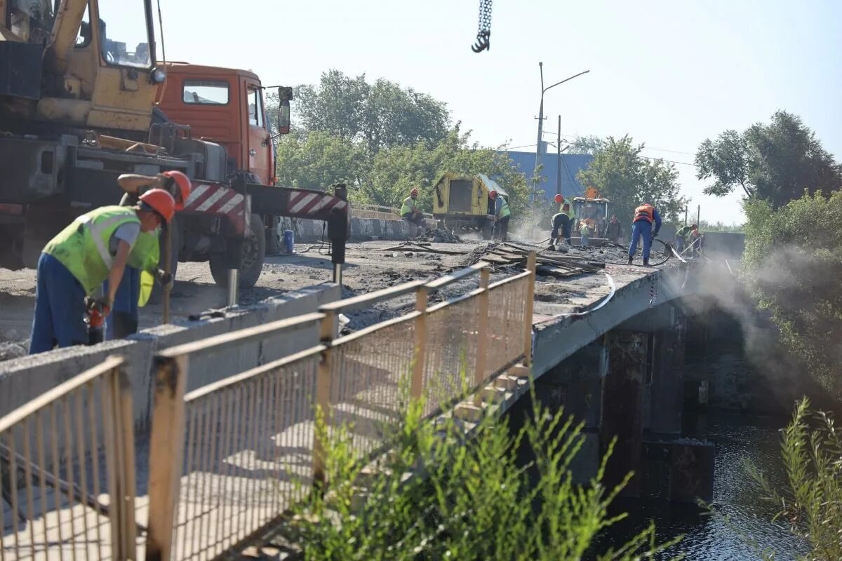 Где находится кировский мост. Кировский мост Курган. Кировский мост Тобол. Ремонт моста. Мост через речку.