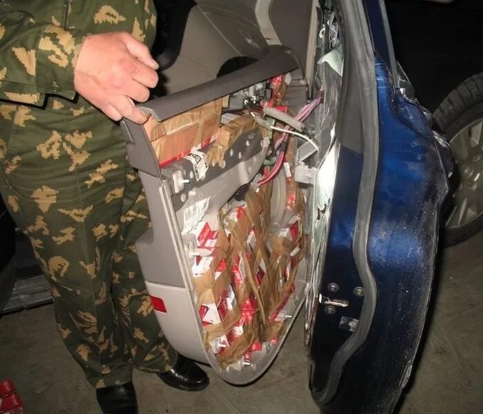 Машины контрабандистов. Контрабанда тайники. Контрабанда автомобилей. Провоз контрабанды. Контрабандные автомобили.