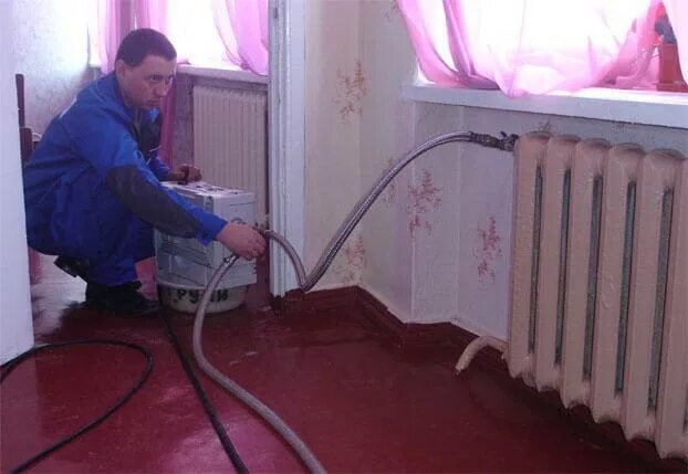 Завоздушило систему отопления. Промывка радиаторов отопления. промыть систему отопления в частном доме. шланг для промывки радиаторов отопления. прочистка отопительной системы в частном доме.