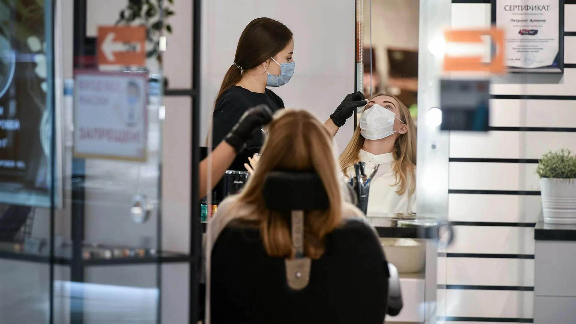 Пикассо чебоксары расстояние. Парикмахерская закрыта. Закрытие салона красоты. Педикюрный салон. Салон закрывается.