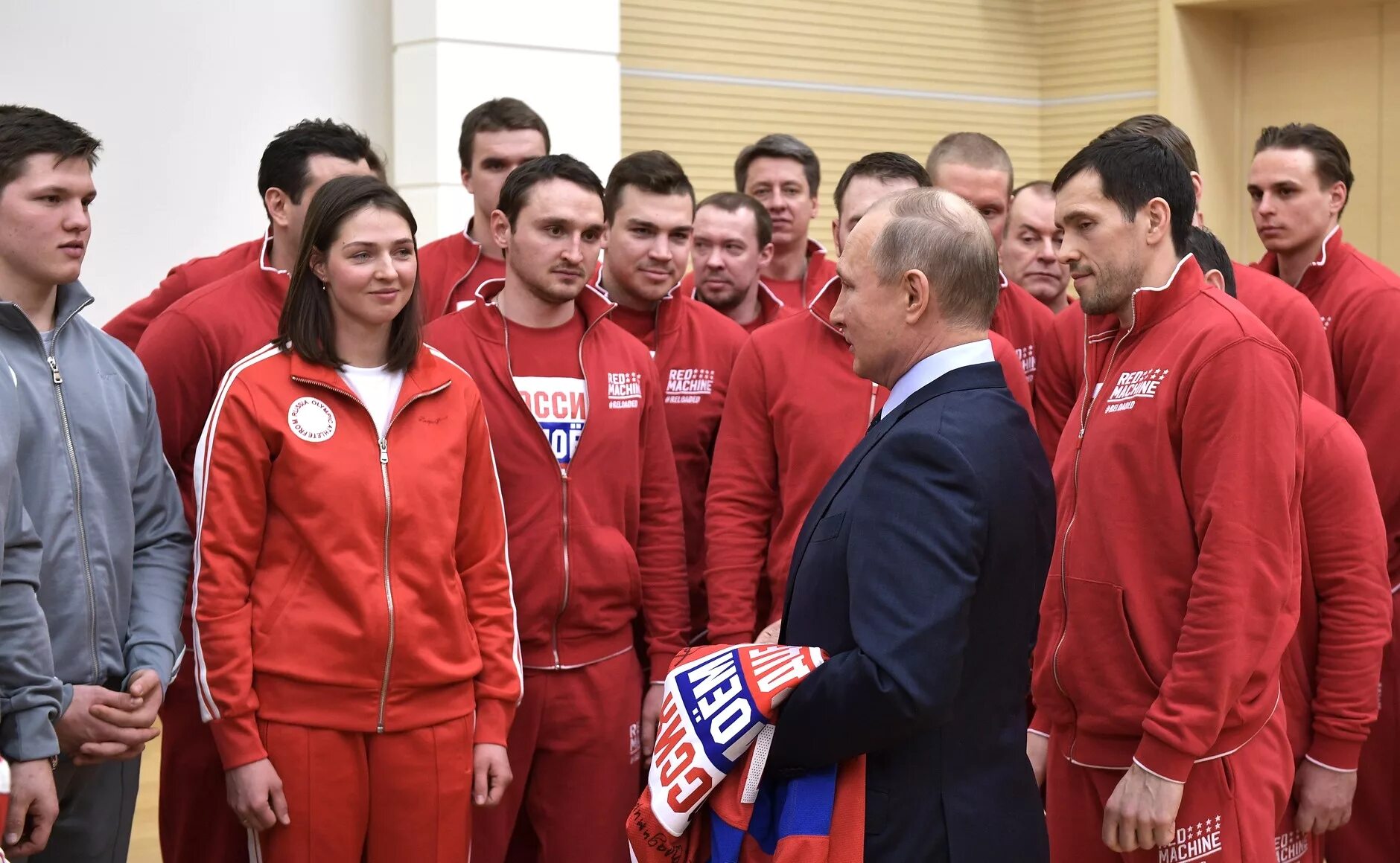 Встреча спортсменов в Кремле. Встреча Путина со спортсменами. Встреча со спортсменами