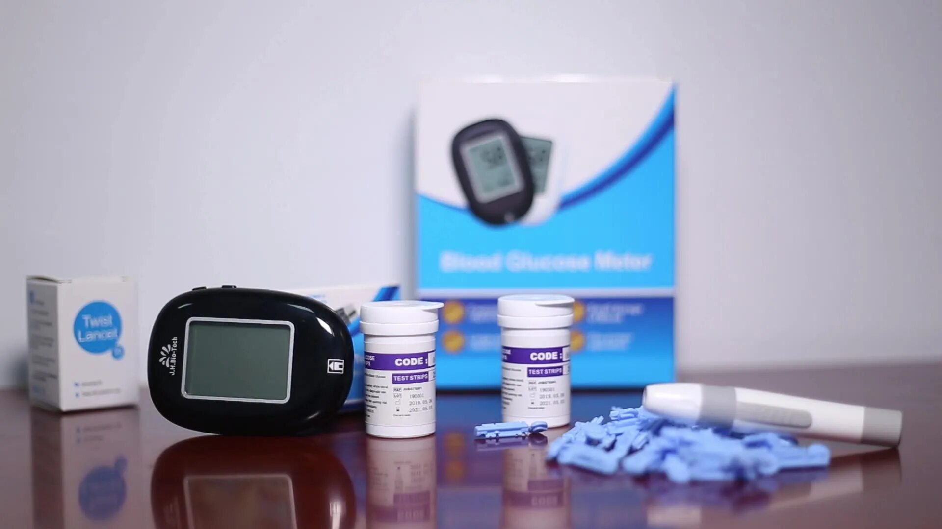 Глюкометр аккучек перформа. Электрохимический глюкометр. Глюкометр иглы. Прибор для измерения сахара крови без полосок прибор тест. Недорогие качественные глюкометры.