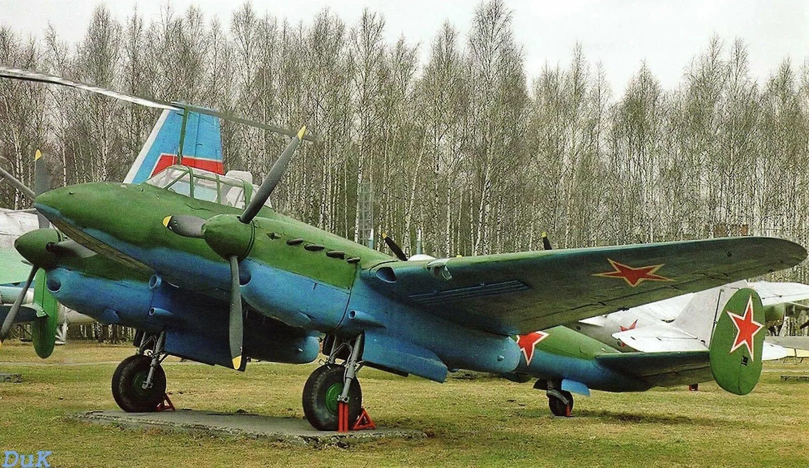 Самолёт Петлякова пе-2. Пе2 самолет Википедия. Пикирующий бомбардировщик пе-2. Советский бомбардировщик Петляков пе-2.