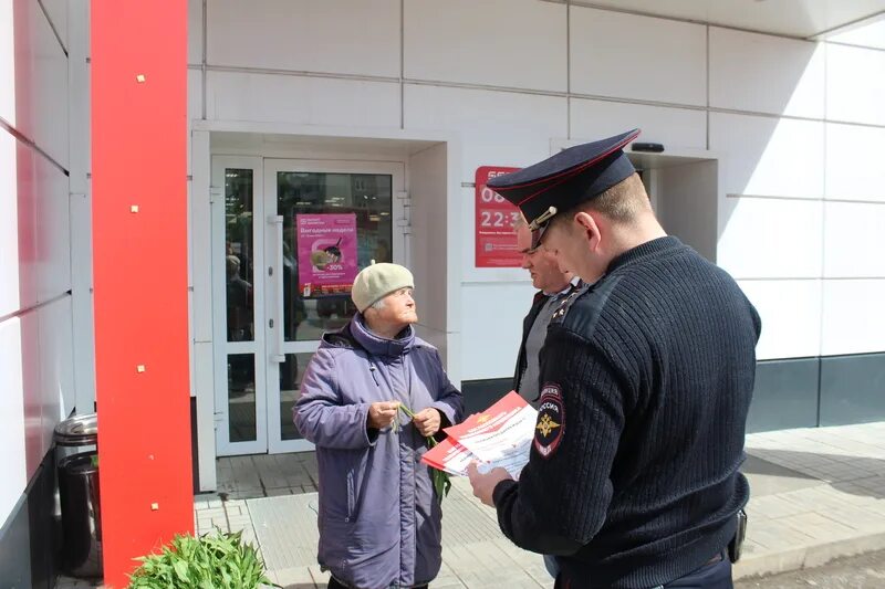 Усть катав скорбим и помним. Сотрудник полиции. Работник полиции. Отдел милиции. Сотрудник в отделе полиции.