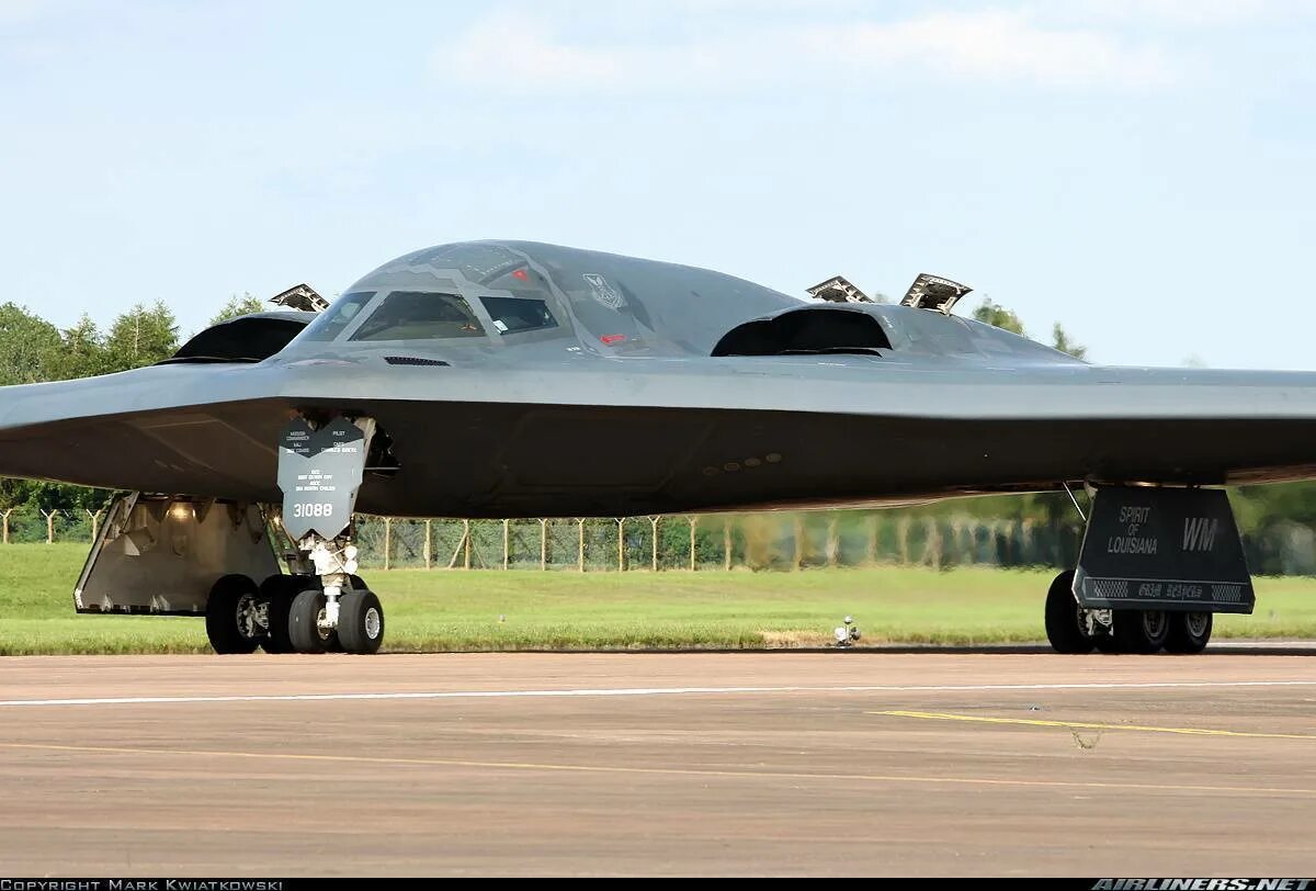 B 2 spirit характеристики. Northrop Grumman b-2 Spirit. B2 Spirit. Спирит самолет.