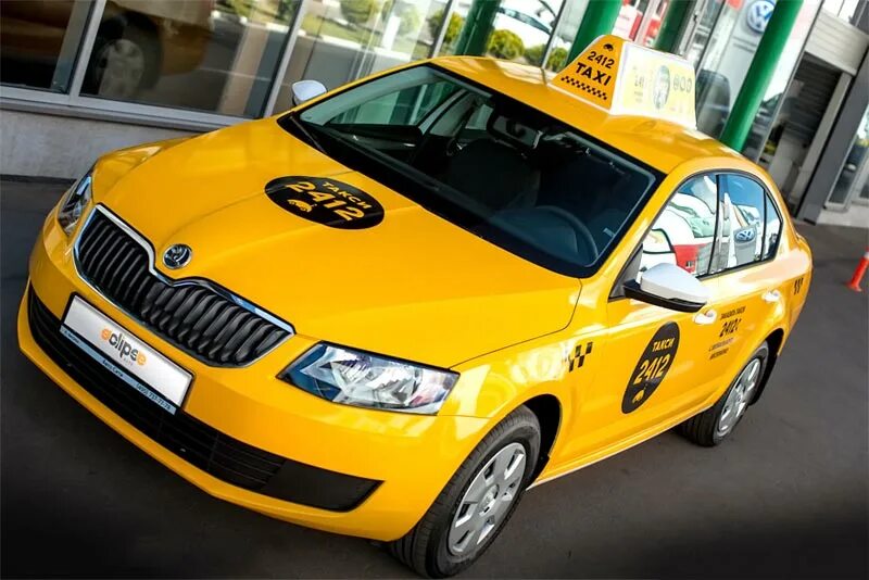 Иви такси. Skoda Octavia Taxi. Таксопарк 2412. Шкода Рапид такси.