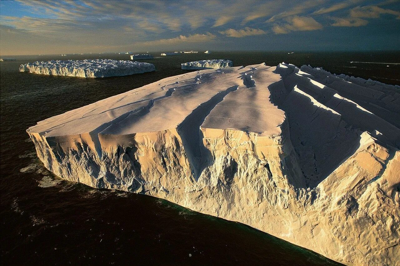 Антарктические почвы. Ледник Росса в Антарктиде. Полуостров Эдуарда VII. Антарктида сверху. Антарктида вид сверху.