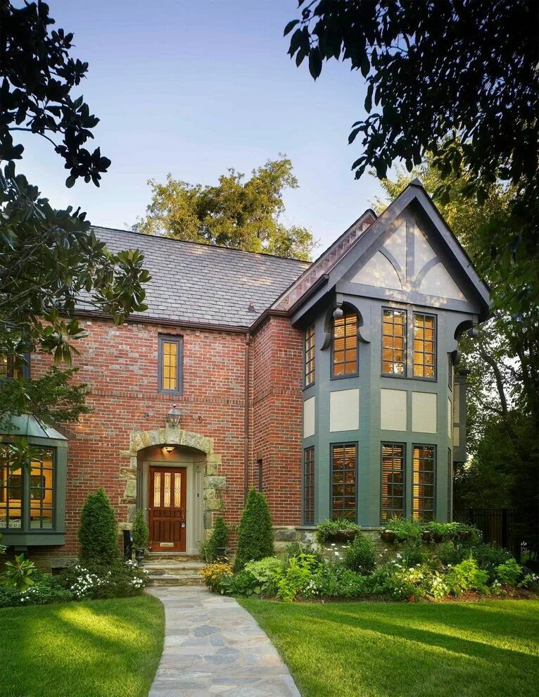 Стиль Тюдор (Tudor Revival Cottage). БРИК Хаус Англия. Дом в Англии в стиле Тюдор интерьер. Георгианский дом в Канаде. Английский дом купить