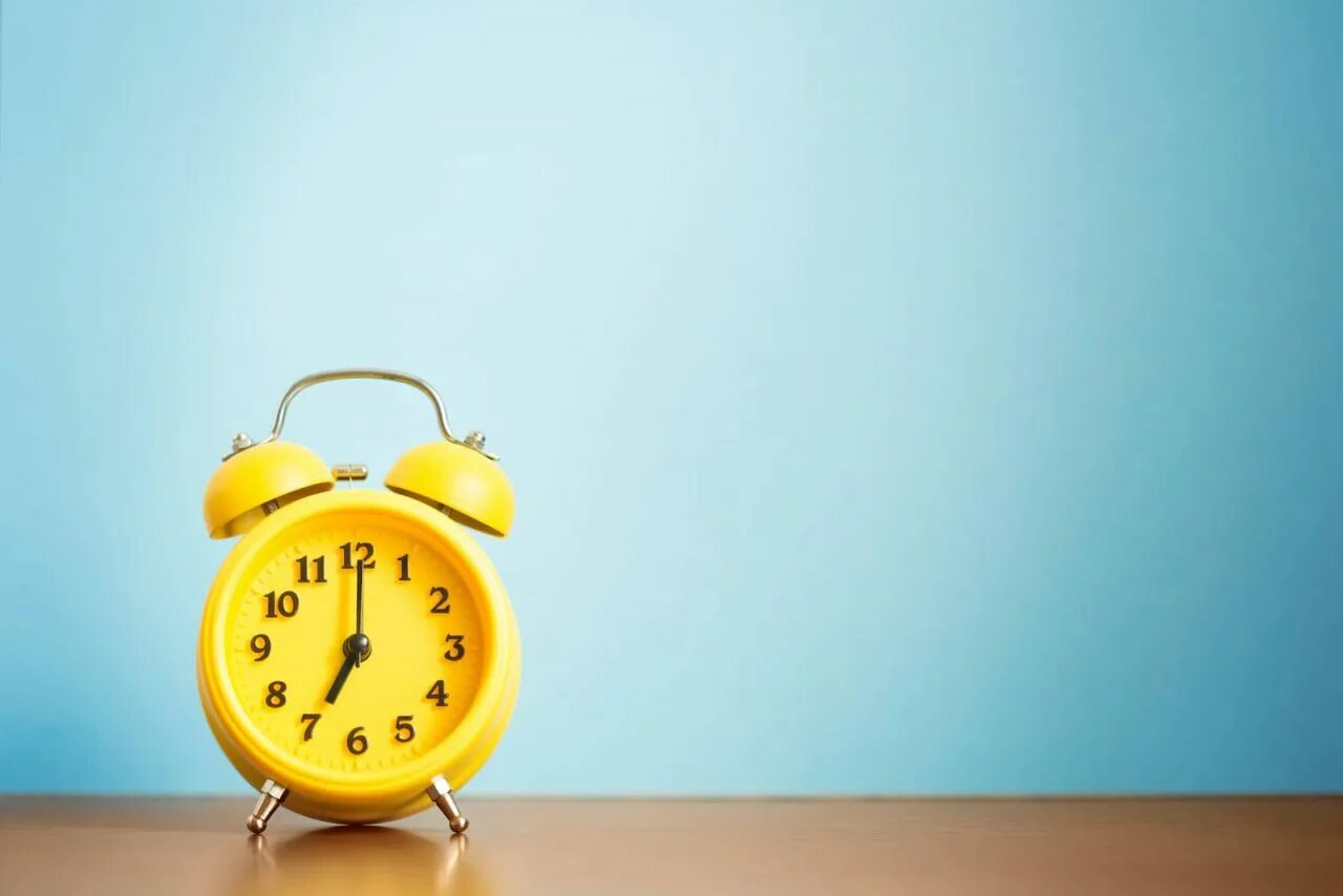 Восемь утра на часах. Six o clock. Будильник 7 утра. Будильник 7 часов. Seven o clock in the morning.