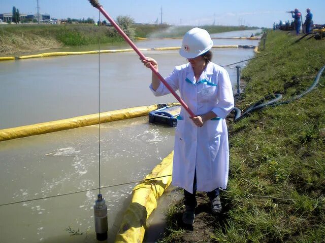 Отбор проб воды. Взятие проб воды. Забор воды на исследование. Отбор проб природной воды. Методика отбора воды