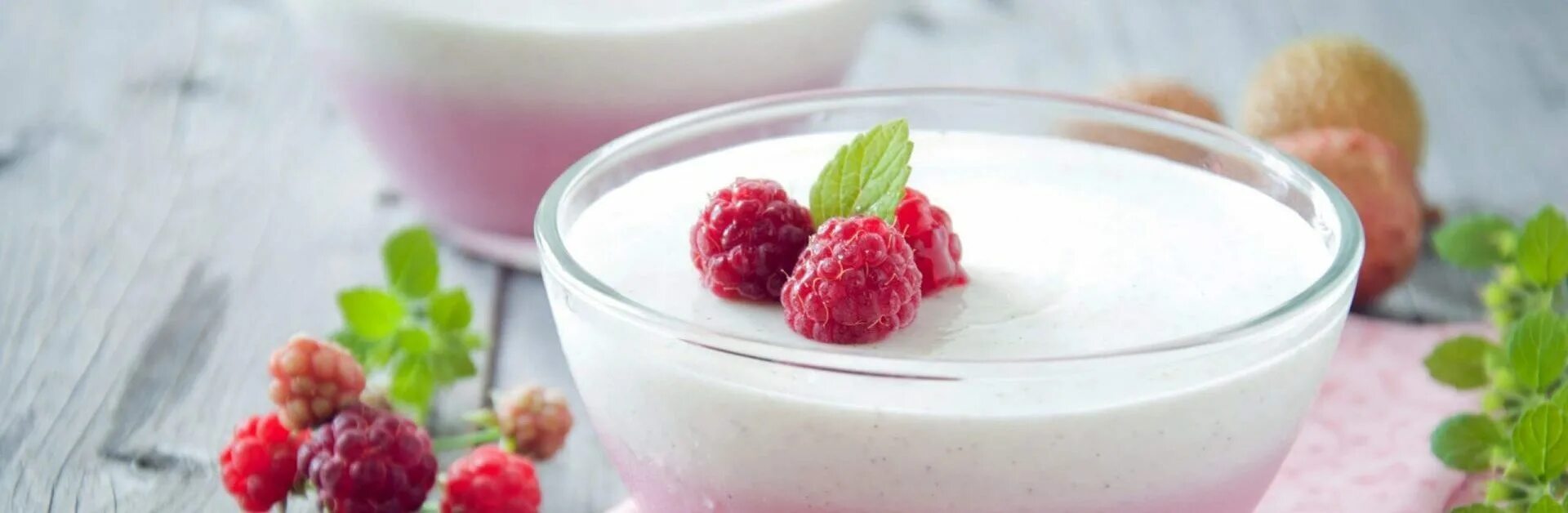 йогурт. можно ли греть йогурт. можно ли греть йогурт. девушка с йогуртом. йогурт из рекламы.