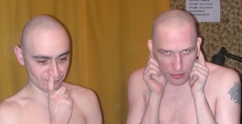 брюс уиллис фото. два лысых парня. два лысых парня. два лысых. лысый друг.