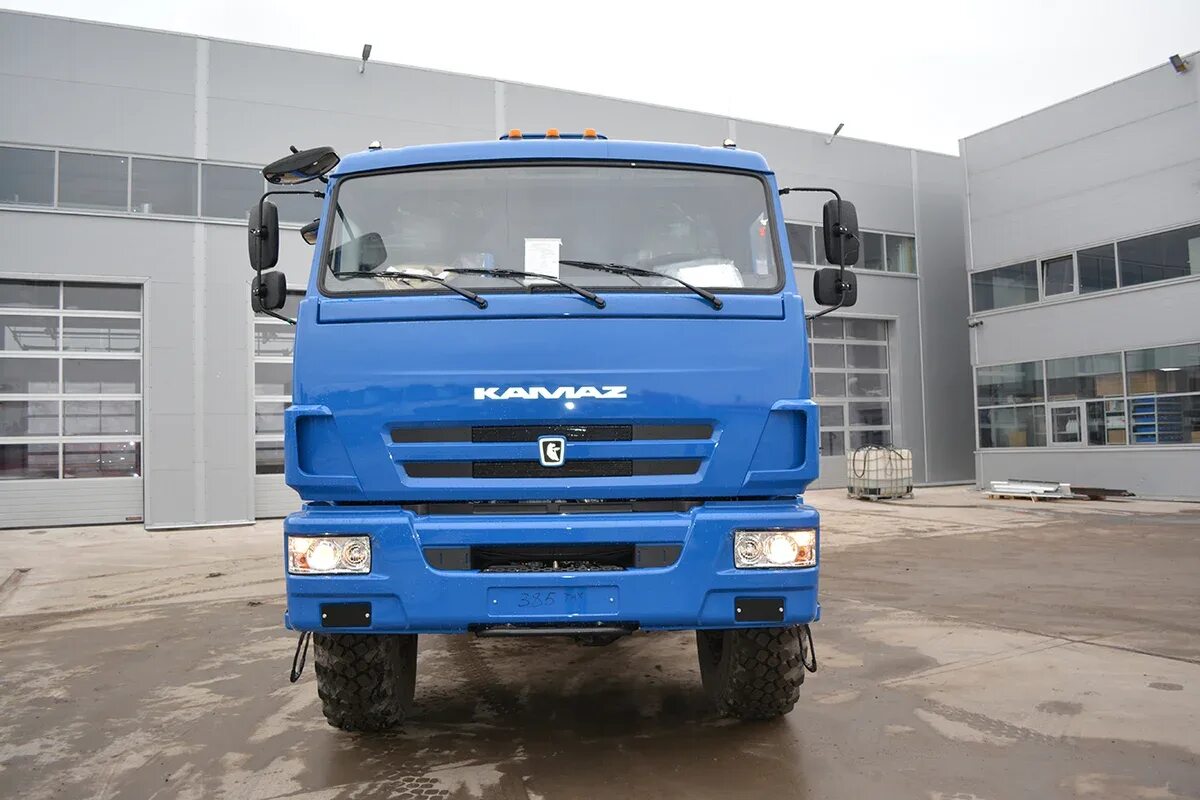 Стекло лобовое 65115. Камаз 43118 лобовое. камаз 43118 синий. стекло лобовое камаз 43118. камаз 43118 2025.