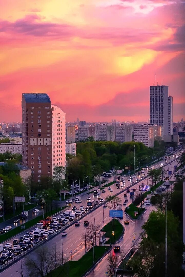 Закат в Москве. Красивый закат в Москве. Закат над Москвой. Закат в Москве фото.