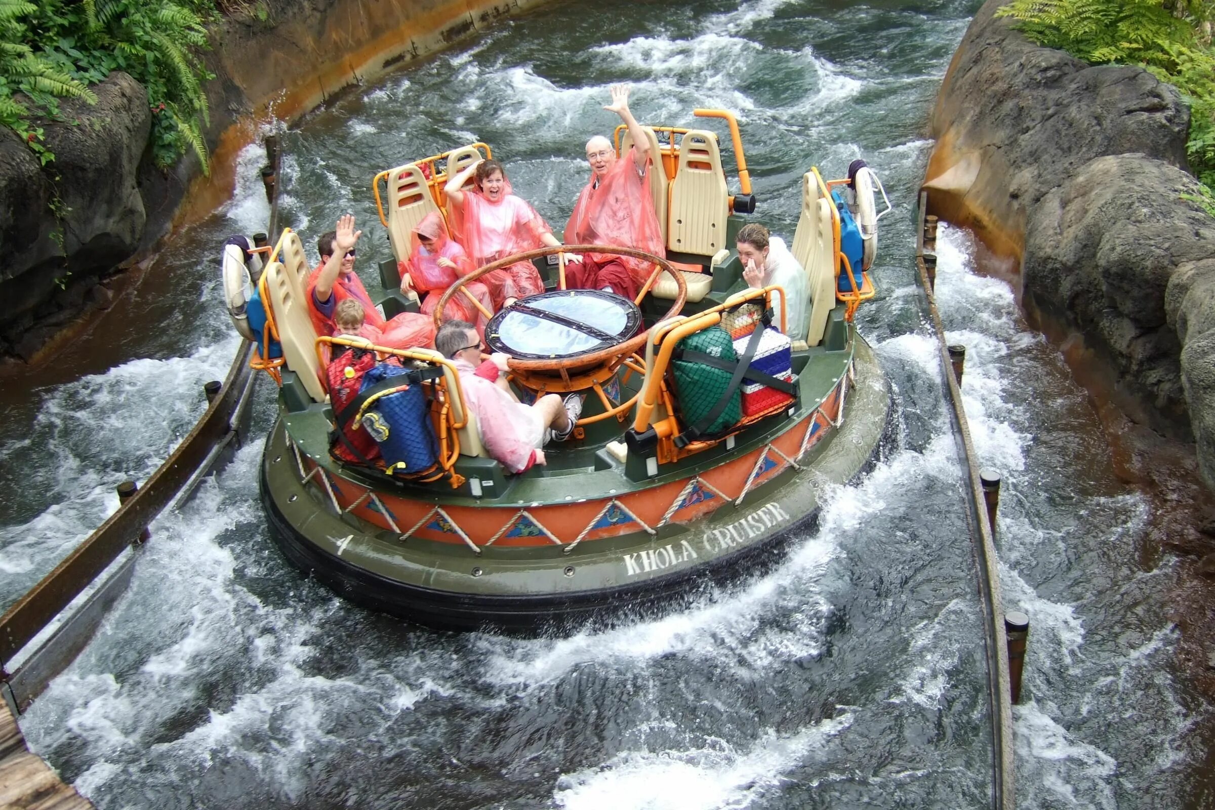 Развлечения перевод. Аттракцион Посейдон. Диснейленд лодки. Matterhorn Bobsleds Диснейленд. Дисней Энимал кингдом.