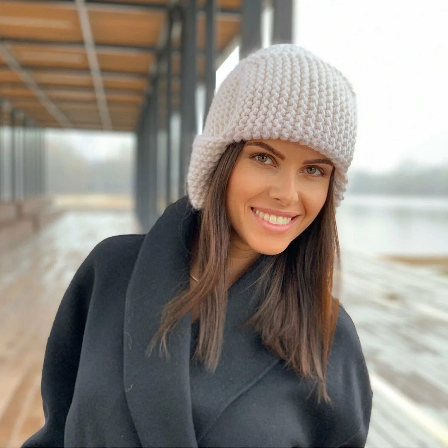 Шапка ушанка женская 2021-2022 вязаная. Шапка ушанка трикотаж. Шапка ушанка женская 2022. Шапка ушанка женская вязаная. Шапка фенди ушанка.