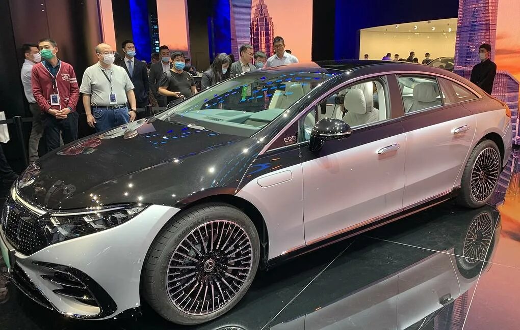 Автосалон в шанхае 2025. Мерседес электрокар 2025. автосалон в шанхае 2025. китайский электромобиль 2025. автомобильная выставка в китае 2025.