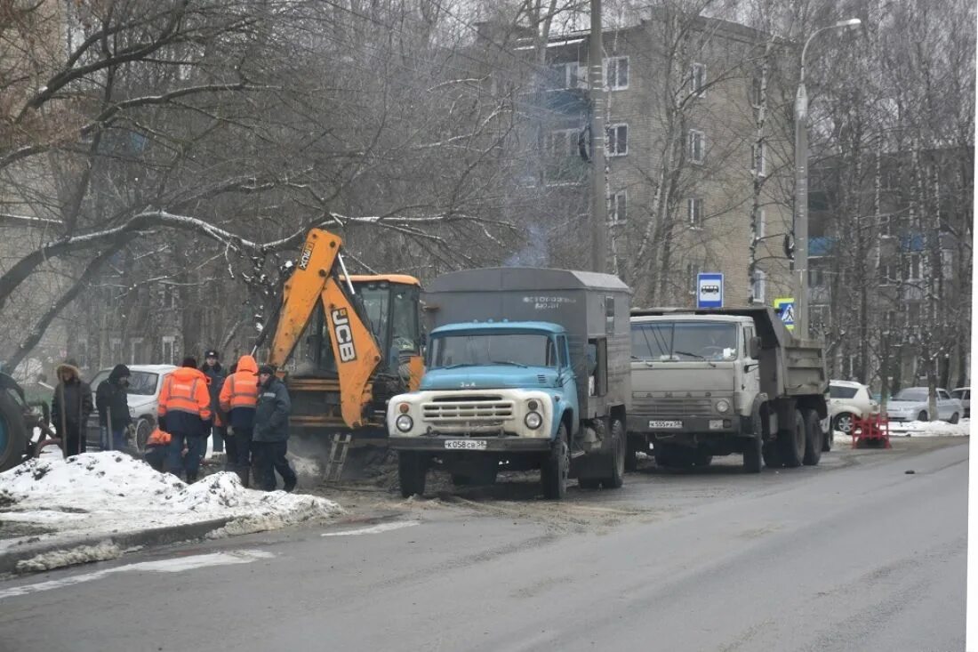 Холодная вода пенза. Коммунальная авария на Западной Поляне Пенза вчера. Коммунальные аварии в Пензе сегодня. Авария водопровода в Пензе сегодня. Снег в районе Западной Поляны в Пензе.