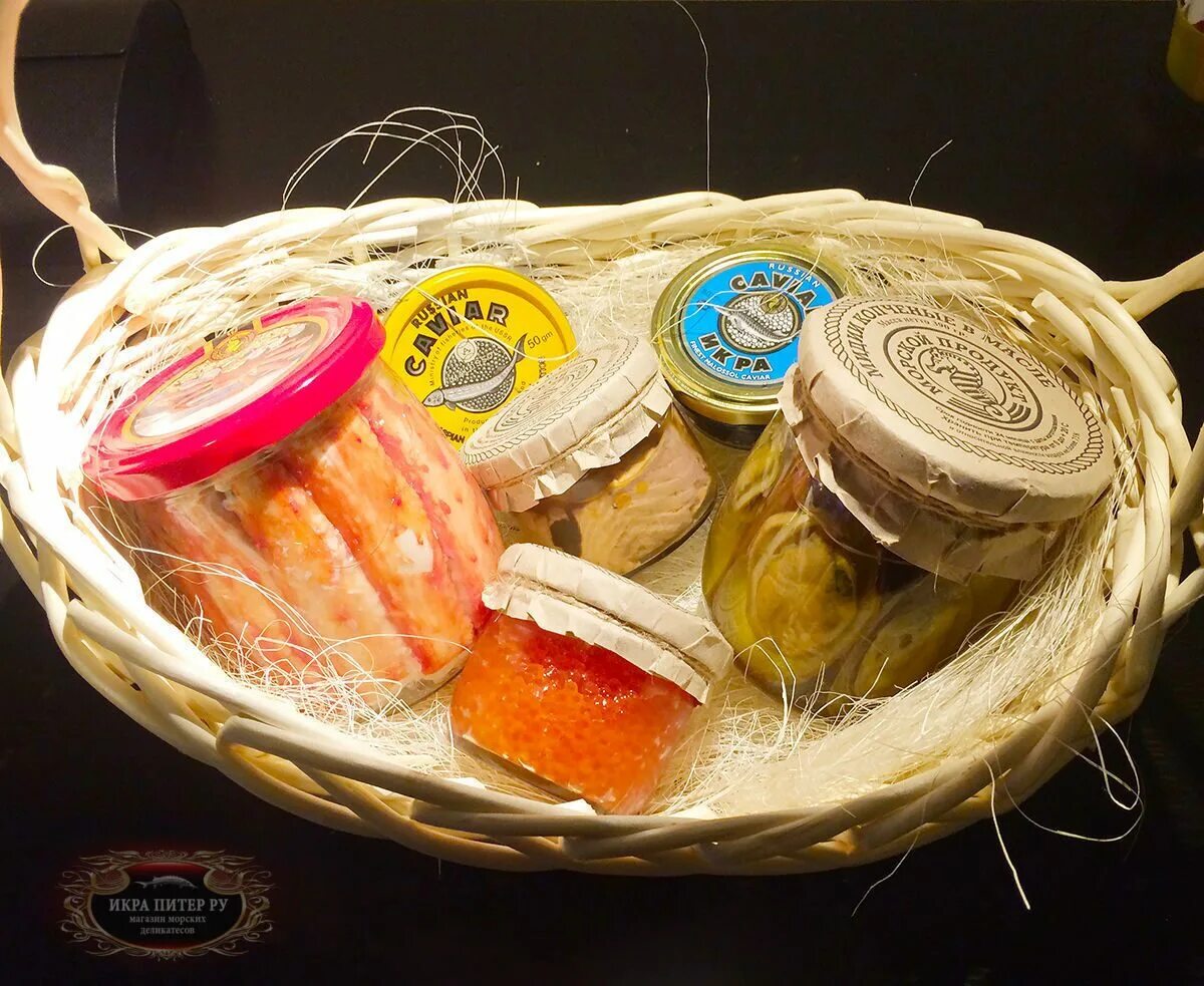 Икра в подарочной упаковке. Оригинальная упаковка для баночки икры. Подарок с икрой на новый год. Как упаковать икру в подарок. Мыло бутерброд с икрой.