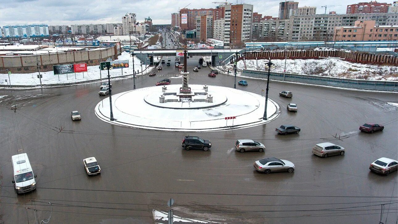 Кольцевое новосибирск. Roundabout кольцевой перекрёсток. Круговой перекресток Богоявленская площадь, Ярославль. Круговое движение проспект Стачек Комсомольская площадь.