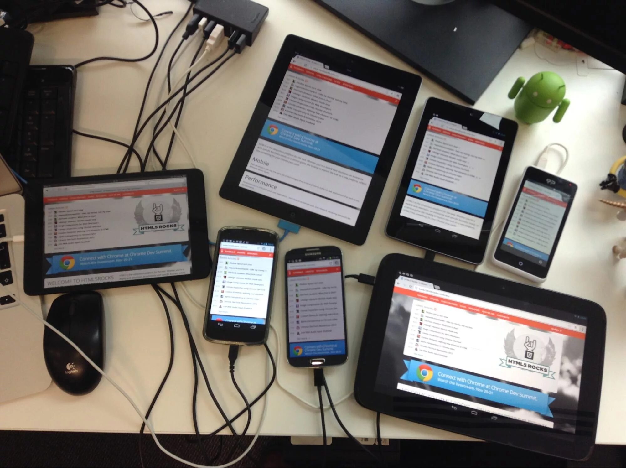 Станция для зарядки нескольких телефонов. Qilive usb charging station. Универсальная платформа windows. Зарядная станция для гаджетов. Мульти зарядка usb.