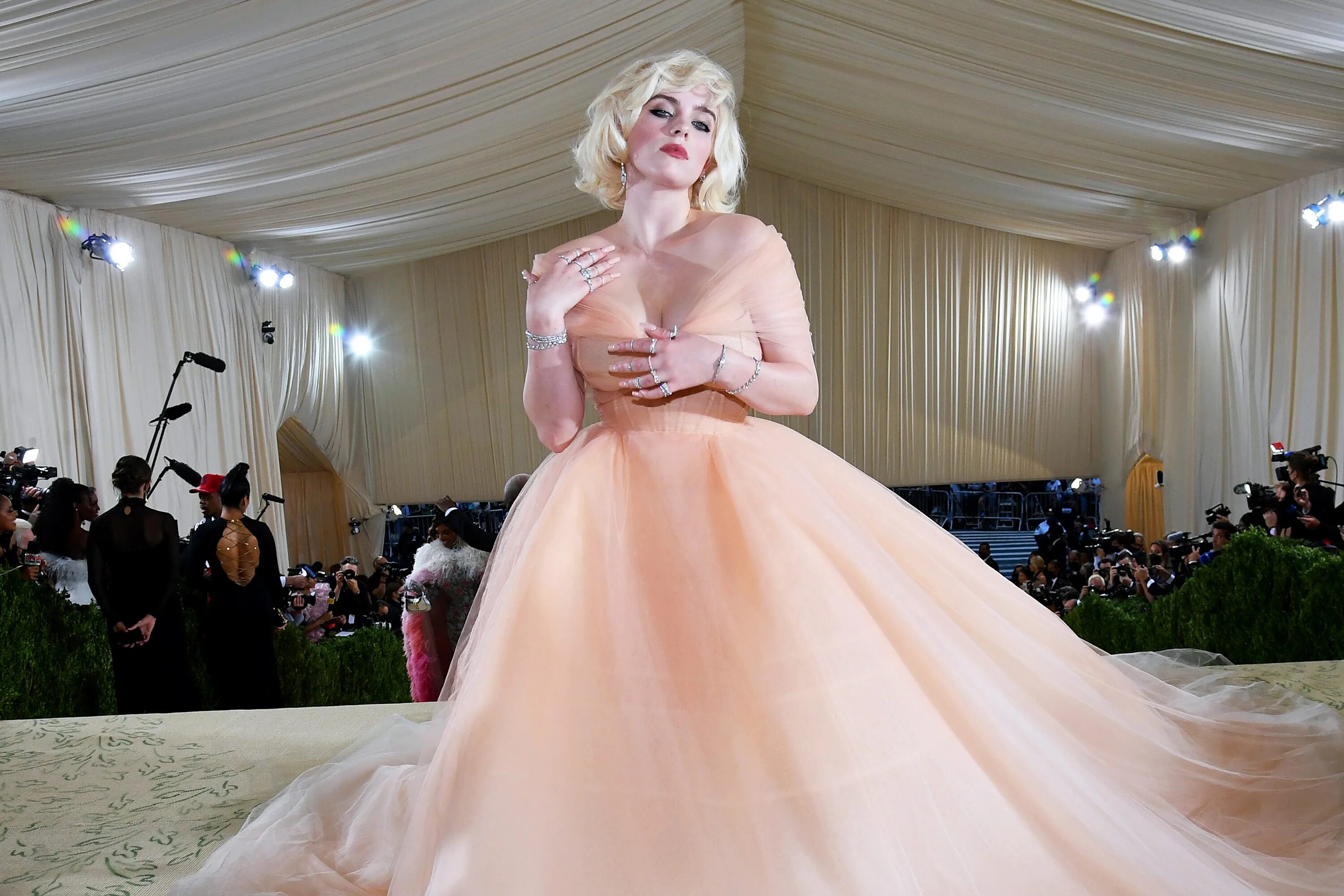 Билли Айлиш мет Гала. Билли Айлиш мет Гала 2021. Met Gala 2021 Billie. Билли Айлиш мет Гала 2019. Billie eilish oscar