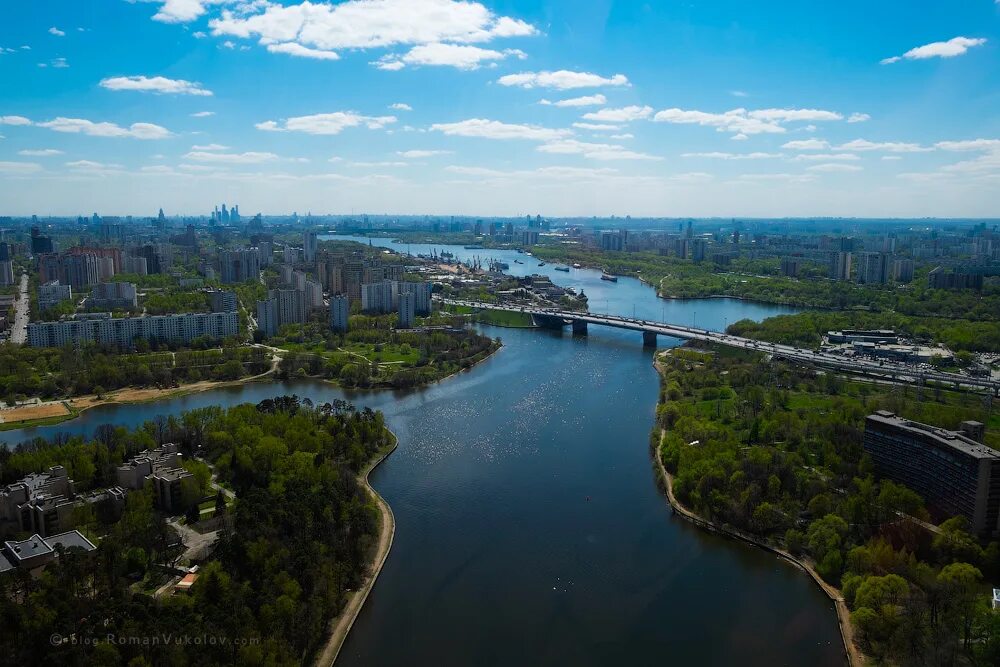 Погода в строгино москва. Москва река Строгино. Строгино парк. Строгино Пойма. Строгино район Москвы.