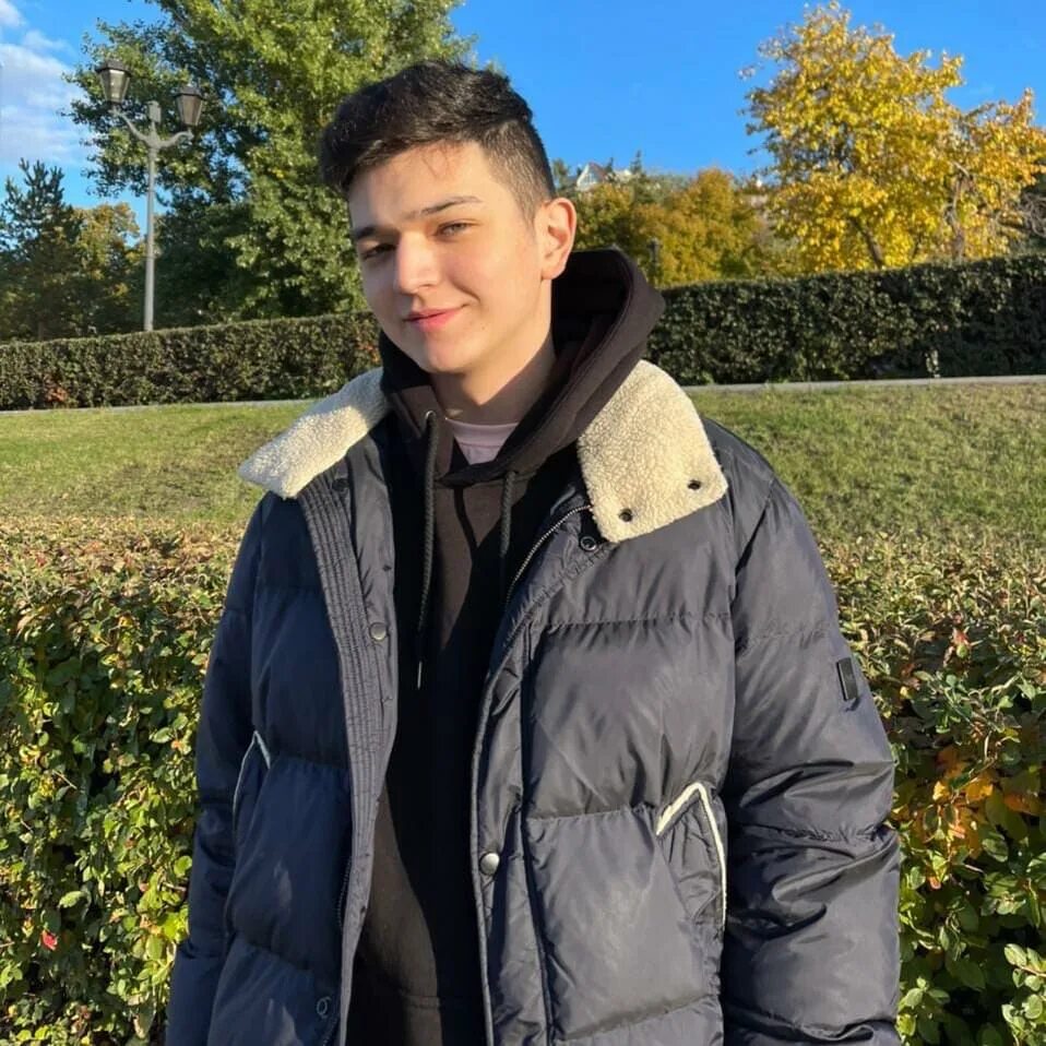 Комната для девушки. Комната для девушки. Akmal одинокая. Обложки песен акмаль. Akmal одинокая.