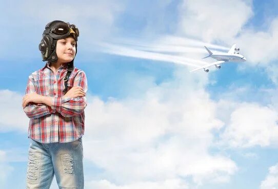 Мальчик мечтал стать летчиком грозовая туча. Шапка пилота для мальчика. Мечтаю стать пилотом. Пилот для детей. Мечта стать пилотом.