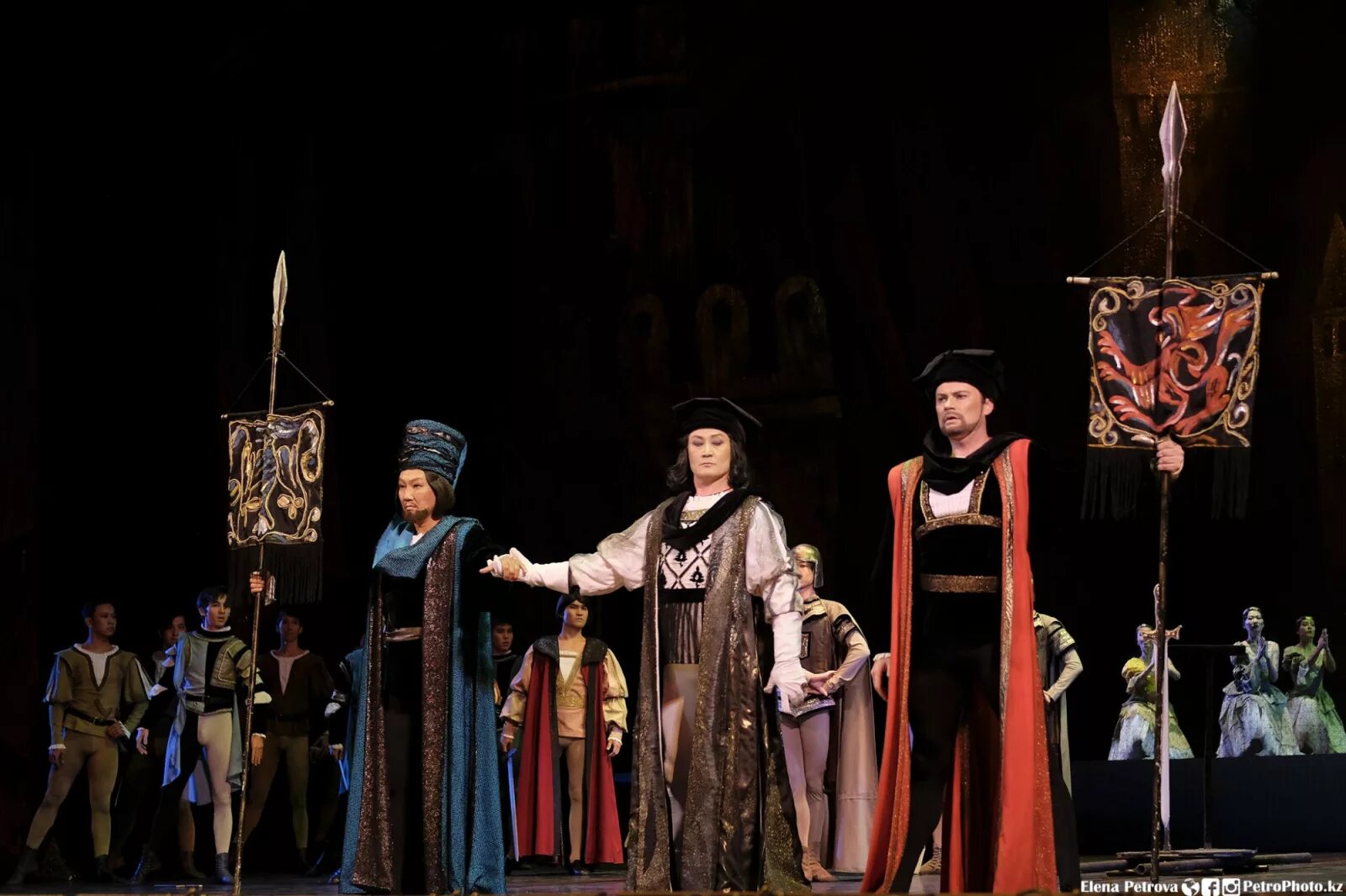 Капулетти и монтекки беллини. Капулетти и монтекки ромео и джульетта. Семья монтекки и капулетти. Монтекки и капулетти. Монтекки и капулетти.