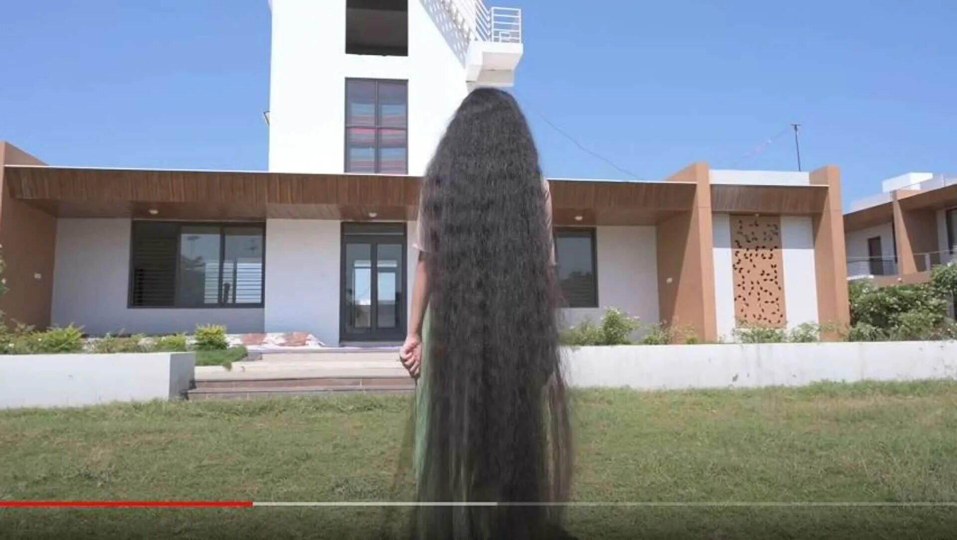 Самый высокий волос. Ниланши Патель. Самые длинные волосы в мире се Цюпин. Женщина с самыми длинными волосами. Самые длинные волосы в мире у девушки.