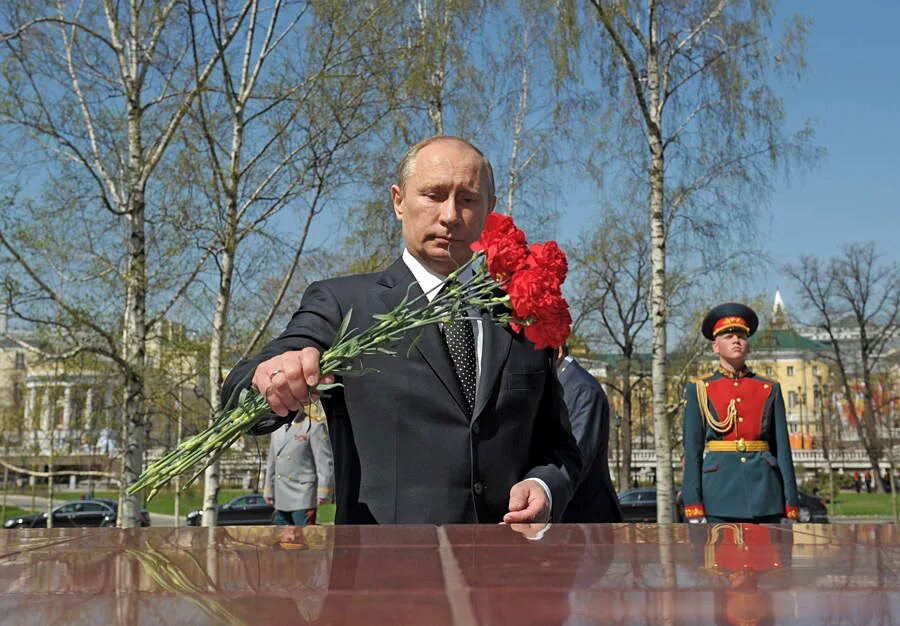 На возложение сколько цветов