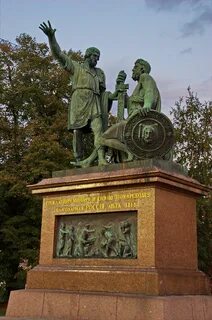 Сколько памятников минину и пожарскому