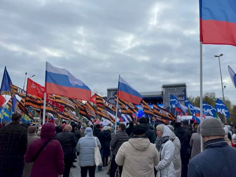 Присоединение запорожья. Митинг в Запорожье 2014. Митинг в Екатеринбурге присоединение. Митинг Донецкая народная Республика 2014. Митинг в честь присоединения ДНР И ЛНР.