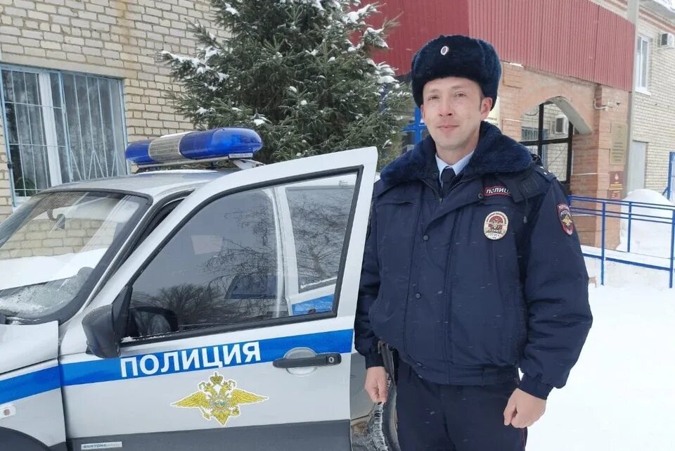 Полиция самара. Молодой полицейский. Самарская полиция. Телефон полиции самарская область. Телефон полиции самарская область.