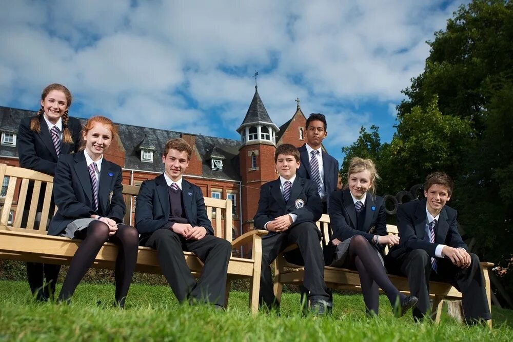 Руквудская школа в Англии. Средние школы Англии (secondary School). Sidmouth St Johns School. Государственные школы в Великобритании. Школа международного класса