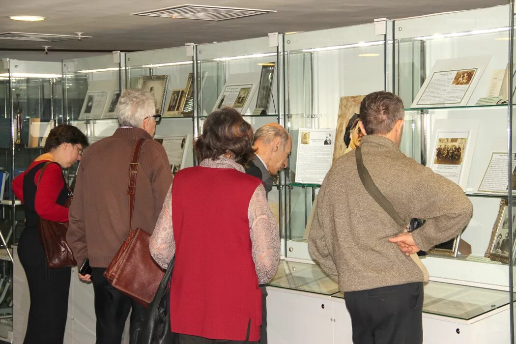 ротко кирилл валерьевич. быковский художник. осмотр экспозиции. дмитрий медведев подарил картину музею. Art space площадка.